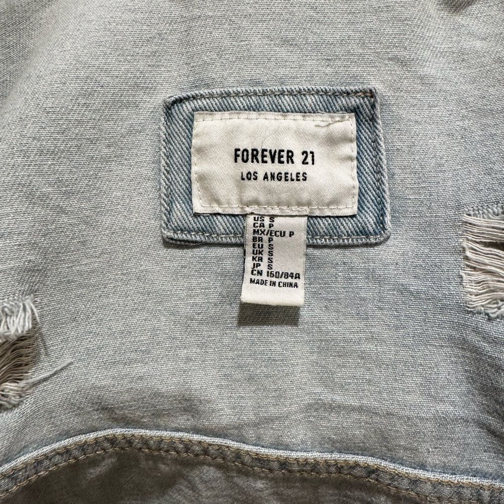 Forever 21 Distressed Light Wash Denim Jacket Small - Picture 6 of 8